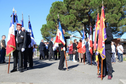 El acto de homenaje que se ha hecho a Grangé a las puertas del crematorio de Tolosa de Languedoc.