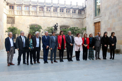 Foto de família al Palau de la Generalitat de la presentació del Consell de la Mancomunitat Cultural.