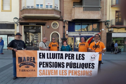 Alguns dels membres de la Marea de Pensionistes, el dilluns passat a la plaça Corsini.