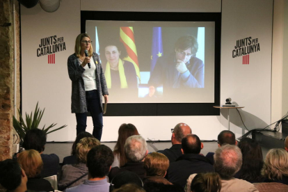 Elsa Artadi durant la conferència de premsa de Carles Puigdemont i Gonzalo Boye.
