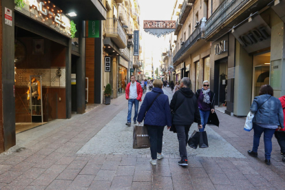 Una imatge del carrer Monterols, part d'un dels eixos comercials de la ciutat-