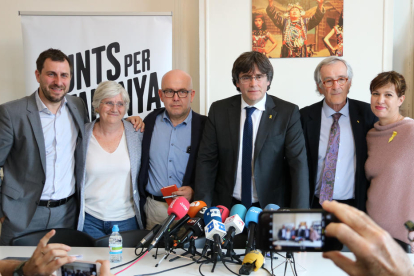 Comín, Boye, Ponsatí, Puigdemont, Trias i Talegón, junts després d'una roda de premsa a Brussel·les el 4 de maig del 2019.