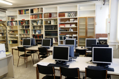 Pla general dels nous ordinadors de la biblioteca de l'Institut Comte de Rius de Tarragona.