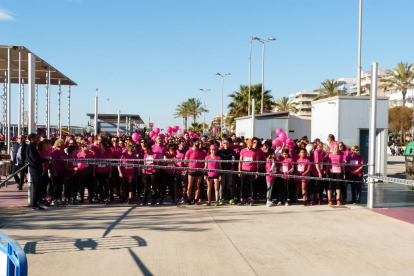 Imagen de la caminata y carrera contra el cáncer de mama en Segur de Calafell.