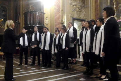 Actuación del Cor Jove de la Schola Cantorum de los Amics de la Catedral de Tarragona.