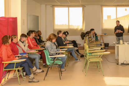 El curs es realitza a la Biblioteca Municipal de Constantí de dilluns a divendres.