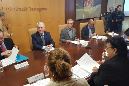 Reunió de la comissió Diputació/URV amb la renovació dels seus membres de la Universitat, en la primera reunió presidida per Josep Poblet i María José Figueras. Imatge del 6 de març del 2019