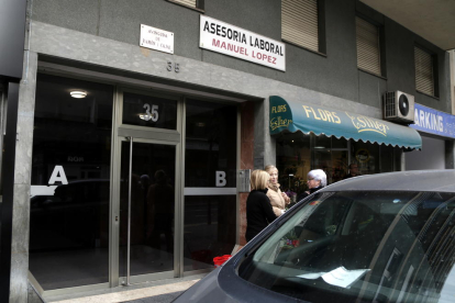 Un inmueble de la calle de Ramon y Cajal de Tarragona donde se ha producido una intervención de la Guardia Civil.