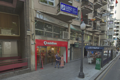 Imagen de la tienda de Vodafone situada en la Rambla Nova de Tarragona.