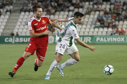 El exlateral derecho del Nàstic Otar Kakabadze, durante el 1-5 conseguido por el Nàstic en Córdoba la pasada temporada.