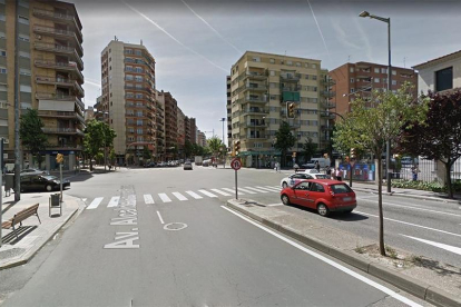 L'home estava molt alterat i va afectar la circulació dels vehicles al carrer.