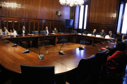 Imagen de la sesión de constitución de la comisión de investigación del Proyecto Castor, en el Parlament de Catalunya.