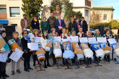 Quadre de guanyadors de la VIII edició del Concurs Nacional de Punta al Coixí de Catalunya .