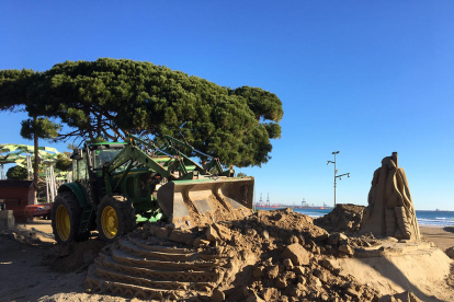 Este viernes se han destruido las construcciones del belén de arena de este año.