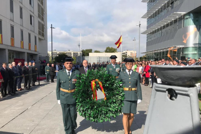 Imagen de la ofrenda floral en homenaje a los que han dado la vida por España.