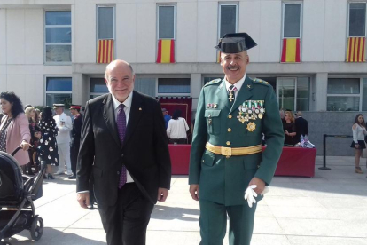 El Subdelegat del Govern, Joan Sabaté, amb el cap de la Comandància de la Guàrdia Civil, el Tinent Coronel, Vicente Luengo.