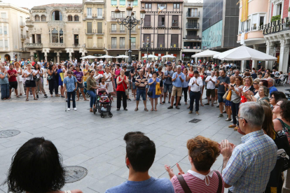 La plaza Mercadal de Reus acogió la acción de protesta.