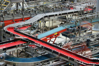 Una de las líneas de producción de una planta de Coca-Cola.