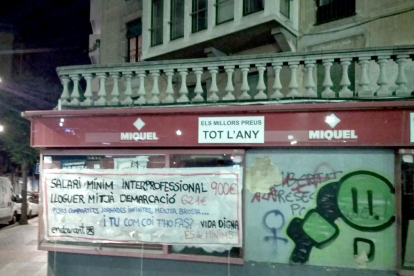 Una de las pancartas colgadas por Endavant, en la avenida Ramon y Cajal