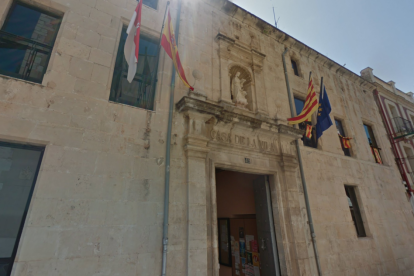 Imageb de la fachada del ayuntamiento de Ulldecona.
