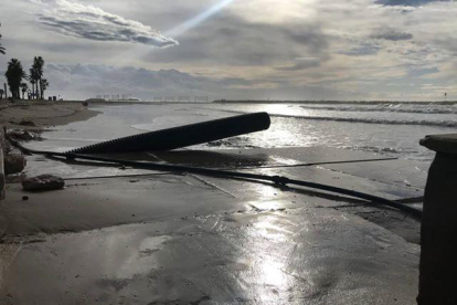 El temporal ha afectat les platges de Cunit.