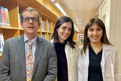 El catedràtic Jordi Salas, la doctoranda Laura Barrubés i la investigadora Nancy Babio, tots tres membres de la Unitat de Nutrició Humana de la URV.