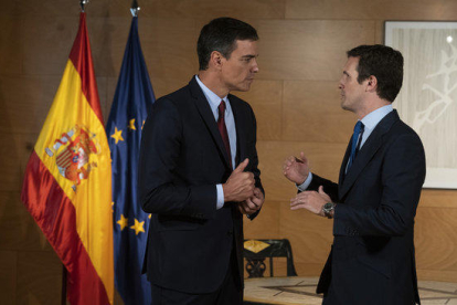 Pedro Sánchez i Pablo Casado reunits al Congrés dels Diputats aquest dimarts
