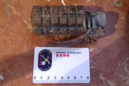 Imagen de la granada de mano recogida por los TEDAX.