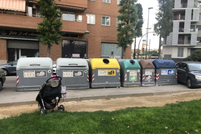 Una lectora denuncia contenidors inaccessibles a Tarragona