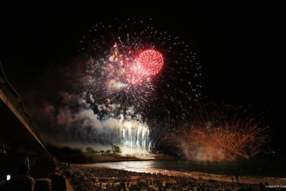 Un dels castells de focs del Concurs