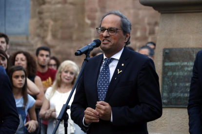 Pla mig del president de la Generalitat, Quim Torra, als peus del Castell de Cardona.