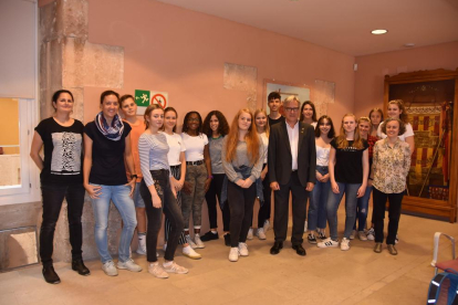 Els alumnes han visitat avui l'Ajuntament i han estat rebuts per l'alcalde, Eduard Rovira.