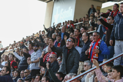 Aficionados del Reus durante un partido al Estadi Municipal