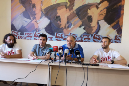 D'esquerra a dreta Miguel, Pasadas, Llort i Parra, ahir a la seu del sindicat UGT.
