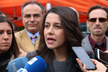 Inés Arrimadas, líder de Cs, en una atenció als mitjans.