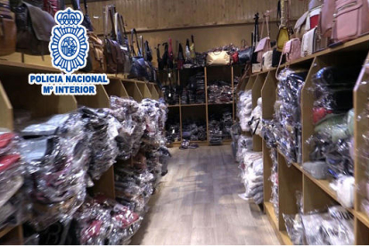 Pla general dels productes falsificats intervinguts per la Policia Nacional.