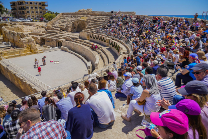 Les grades de l'Amfiteatre es van omplir per veure la recreació que va oferir el grup Tarraco Lvdus.