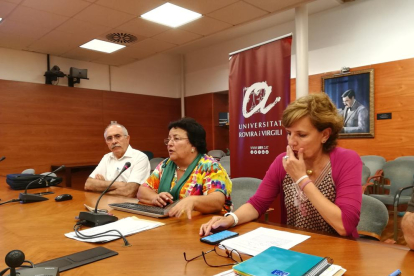 D'esquerra a dreta Francesc Díaz, María José Figueras i Laura Román, en la roda de premsa d'ahir.