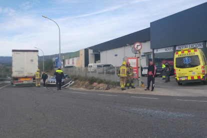 Pla general de la zona de l'accident que ha causat un ferit lleu a Valls.
