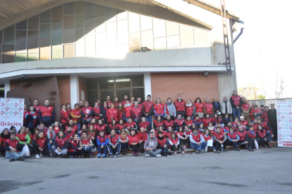 Imatge dels voluntaris que van fer possible la recollida d'aliments al barri tarragoní.