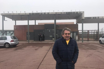 El alcalde de Montblanc, Josep Andreu, a las puertas de Lledoners.
