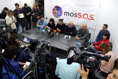Representantes sindicales y del movimiento MosSOS explican las negociaciones laborales y próximas movilizaciones.