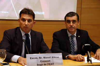 El president del Consell de l'Advocacia Catalana, Julio Naveira (dreta), en roda de premsa amb el degà del Col·legi d'Advocats de Tarragona, Manel Albiac.