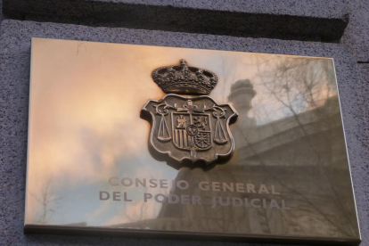L'escut del Consell General del Poder Judicial (CGPJ), el màxim organ judicial de l'Estat espanyol, a la façana de la seu a Madrid