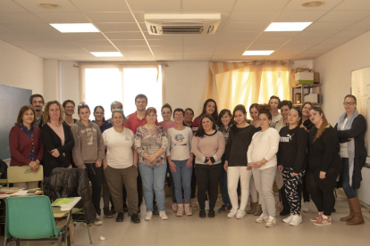 Imatge dels participants al curs de monitors de menjador de Constantí.