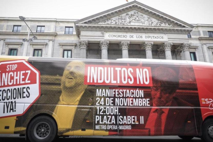 Imatge de l'autobús de Cs contra els indults dels polítics independentistes.