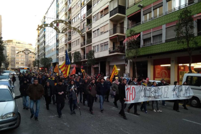 Los manifestantes han iniciado una marcha por el centro de la ciudad.