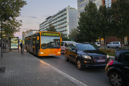 La línia connecta el centre amb l'Aeroport i el Tecnoparc.