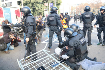 Imatge dels incidents a les Drassanes de Barcelona el 21 de desembre.