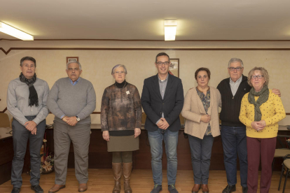 Imagen de los integrantes del Senado de las Personas Mayores de Constantí junto al alcalde del municipio, Oscar Sánchez.